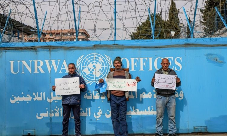 Izrael prepovedal delovanje agencije UNRWA, Združeni narodi svarijo pred katastrofalnimi posledicami