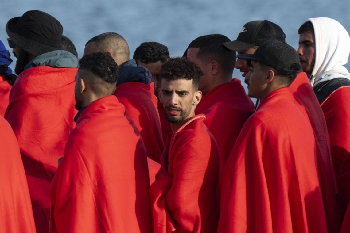 Migrantom, ki nezakonito vstopajo v Veliko Britanijo, odvzeta možnost državljanstva
