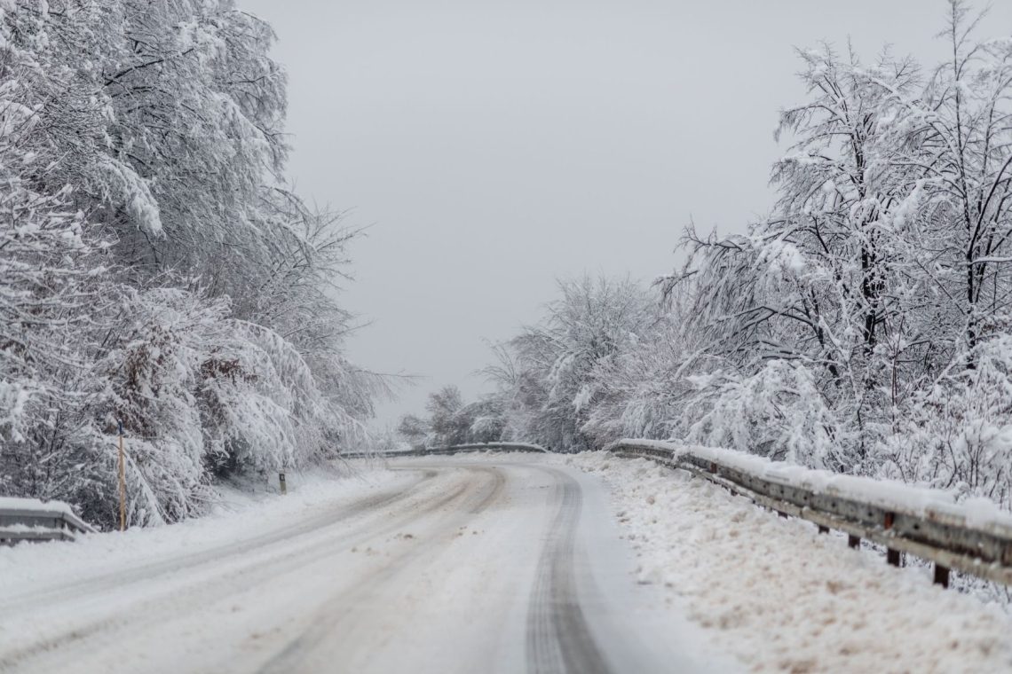 Zaradi snega pričakovan daljši čas potovanja