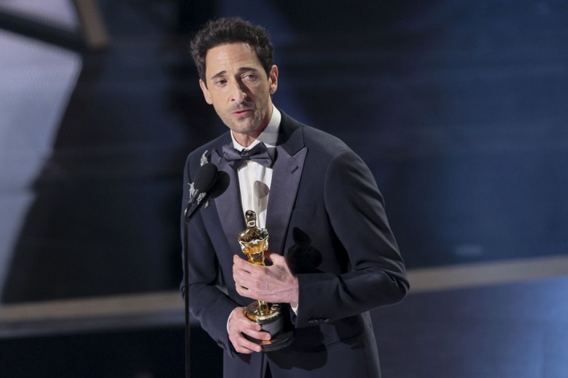 Adrien Brody na podelitvi oskarjev z rekordno dolgim zahvalnim govorom