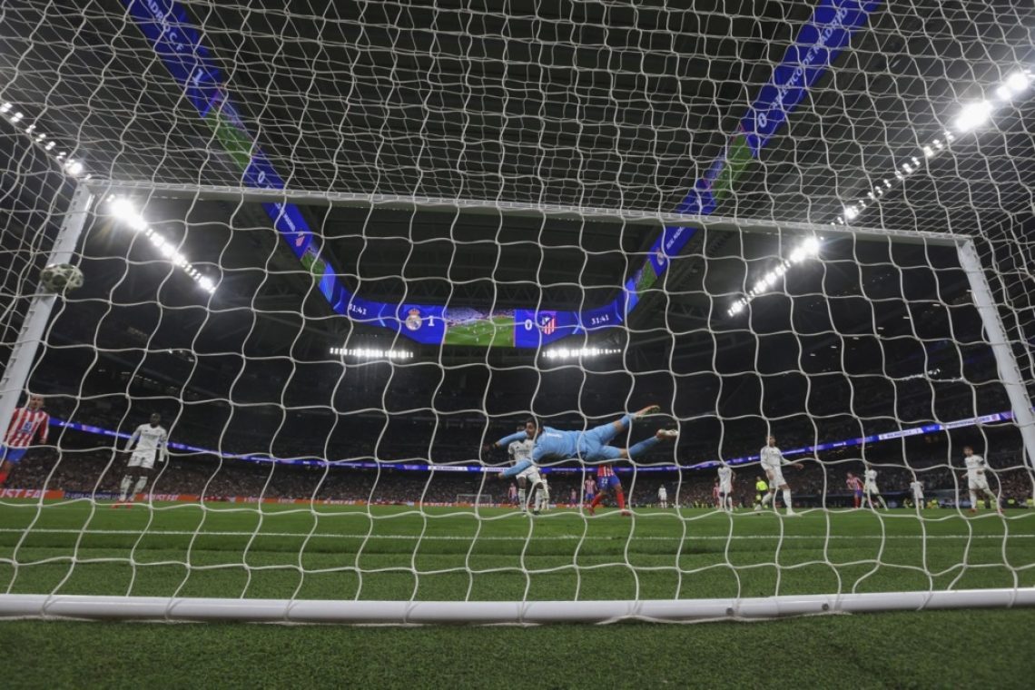 Uefa za pogovore z drugimi odločevalci o dodatku k pravilu dvojnega dotika