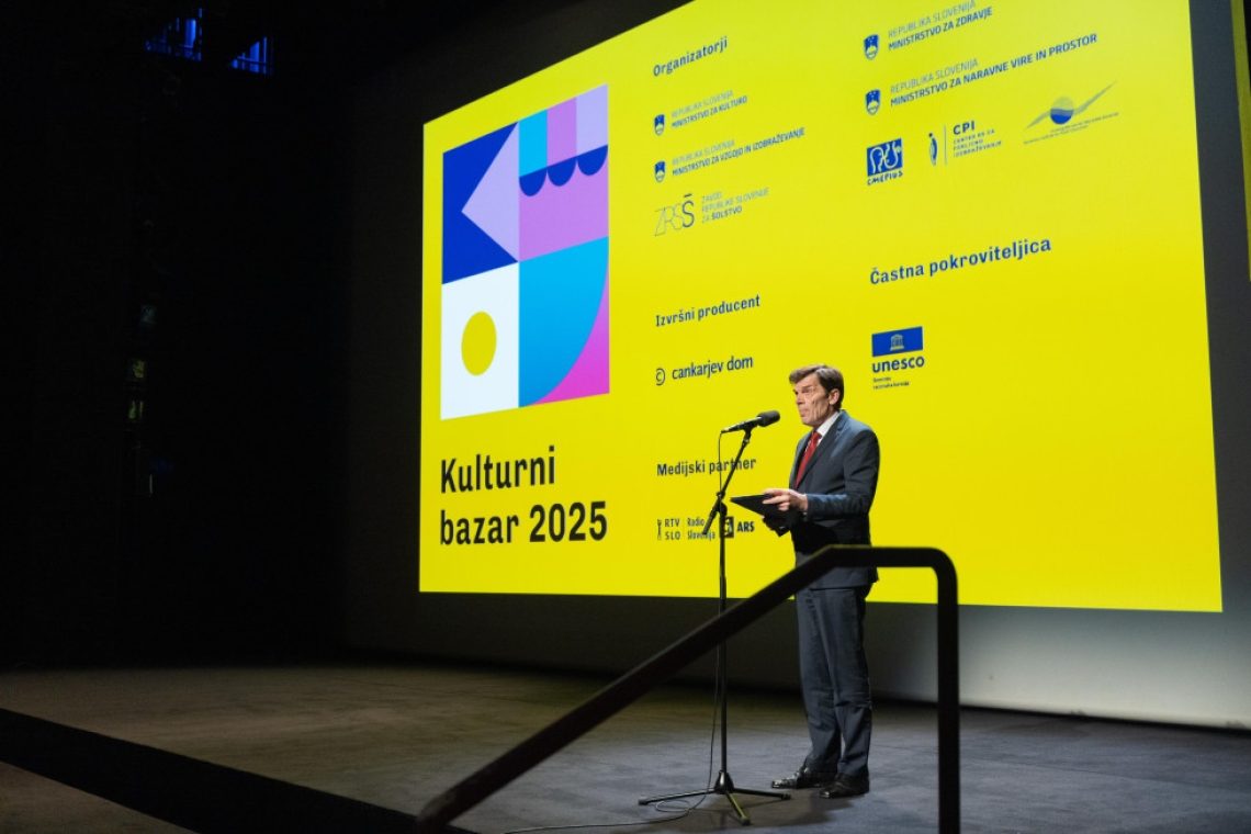 Minister Logaj na Kulturnem bazarju o izzivih digitalne dobe v vzgoji in izobraževanju