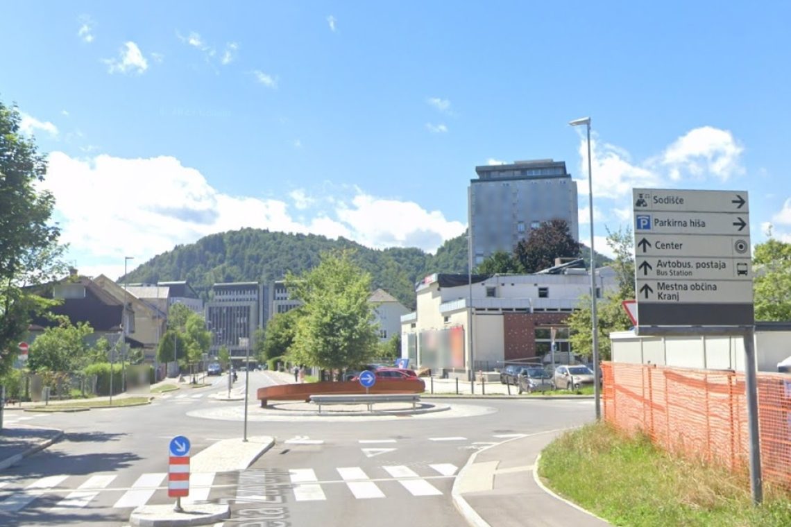 Kranjski policisti iščejo voznika Peugeota