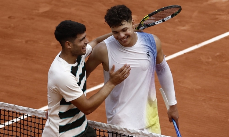 Alcaraz v štirih nizih v četrtfinale Pariza