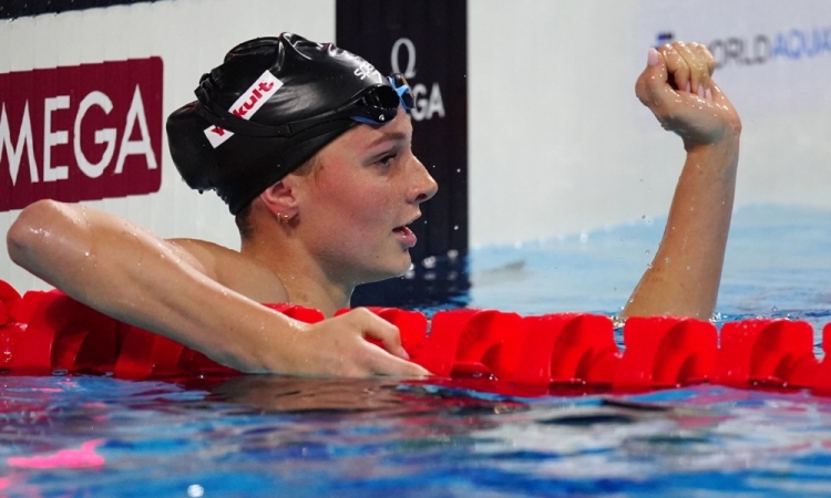 Kanadčanka McIntosh popravila svetovni rekord v plavanju na 400 m prosto