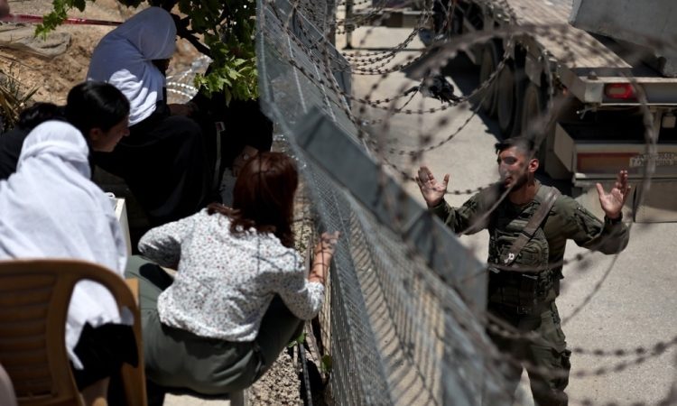 V spopadih v Siriji več kot 500 mrtvih, Izrael grozi z novimi napadi