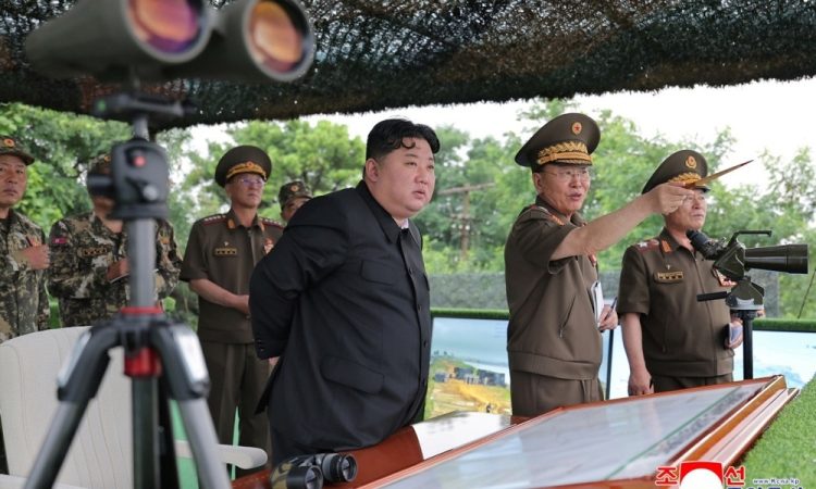 Kim Jong Un vojski naročil pripravljenost na resnično vojno