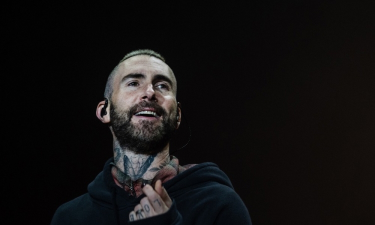 Adam Levine tožen zaradi nepooblaščene objave videa o orkanu Dorian