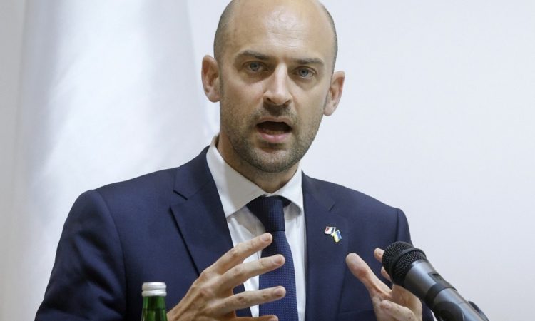 Francoski zunanji minister: distribucija pomoči v Gazi povzroča krvavo kopel