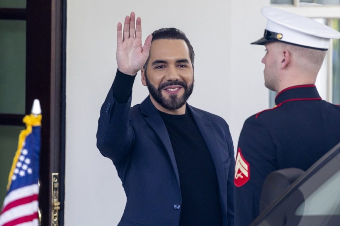 Bukelejev režim v El Salvadorju dokončno stopil v avtoritarno fazo