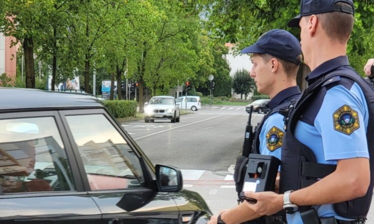 Policija ob začetku šolskega leta poziva k večji previdnosti v prometu