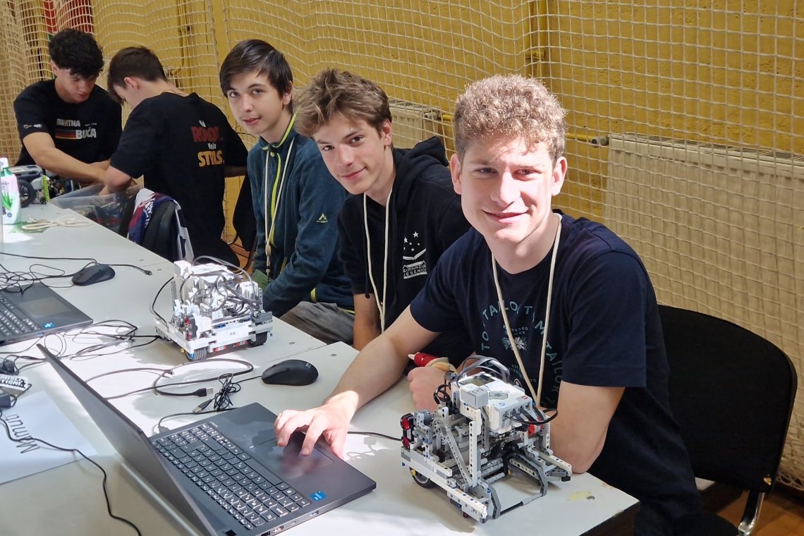 Ekipa Gimnazije Jesenice zbira sredstva za nastop na svetovnem prvenstvu v robotiki