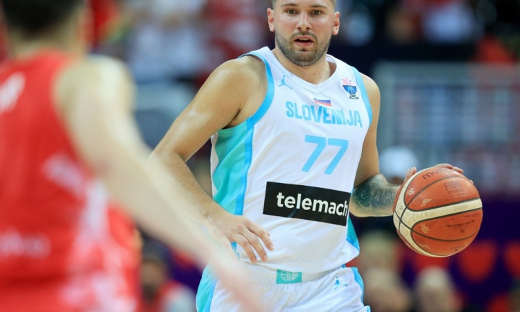 Košarkarji Slovenije eurobasket začeli s porazom proti Poljski 