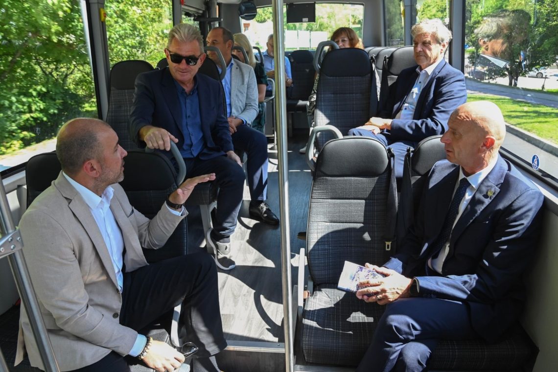 Električni mestni avtobus prvič na ulicah Krškega