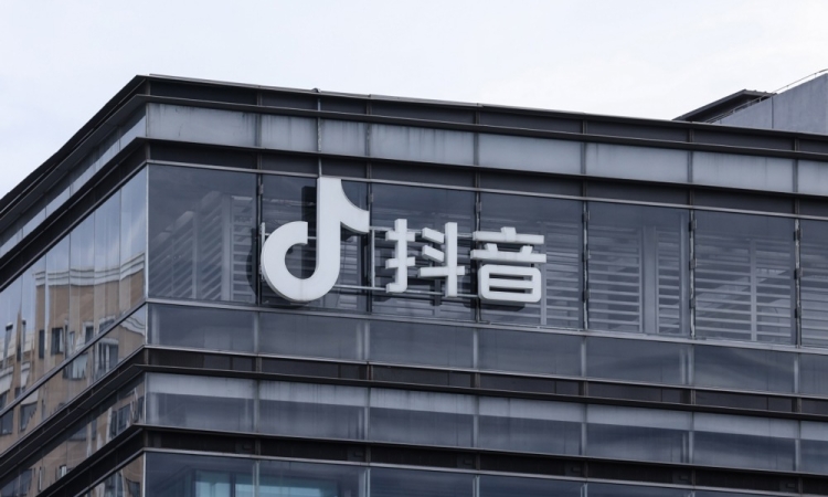 TikTok v ZDA ostaja do decembra, dogovor o prodaji v pripravi