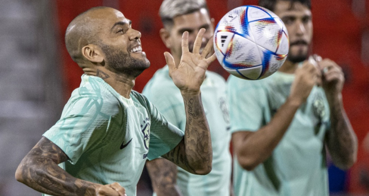 Alves se po treh letih premora vrača na zelenice