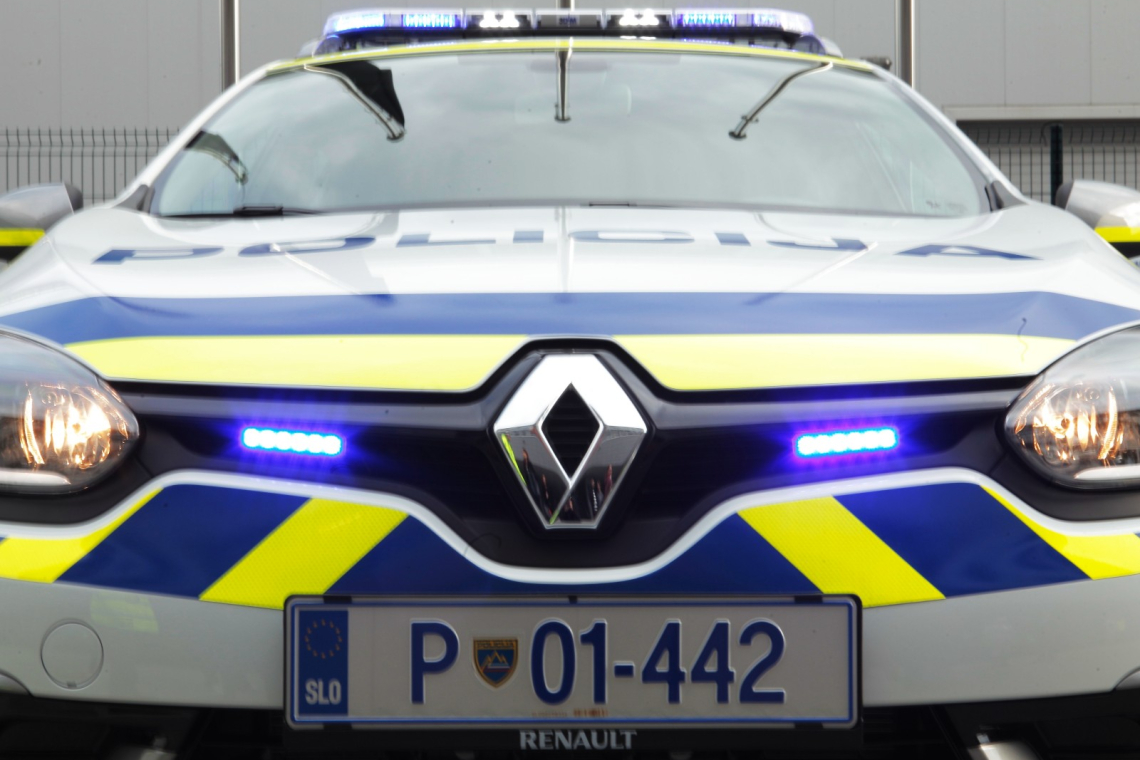 V Mariboru voznik na prehodu zbil otroka in pobegnil s kraja nesreče