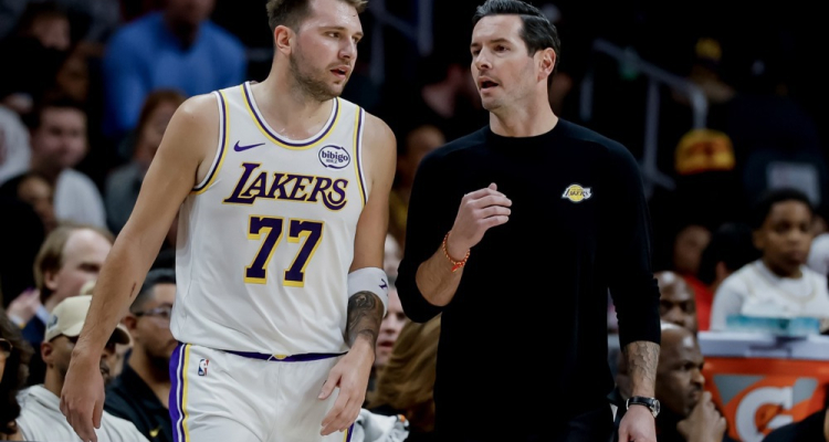 Dončić in James popeljala Lakers spet na pot do zmage 