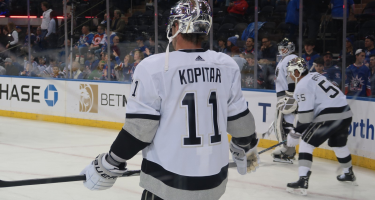Kralji bodo Kopitarja počastili 2. aprila Los Angeles, 21. januarja - Los Angeles Kings bodo v četrtek, 2. aprila, v hokejski ligi NHL gostili večer z naslovom Anže Kopitar Legacy Night. Na slovesnosti se bodo pomerili z Nashville Predators in obenem pros
