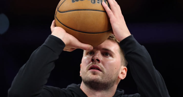 Luka Dončić vroč v vetrovnem mestu  