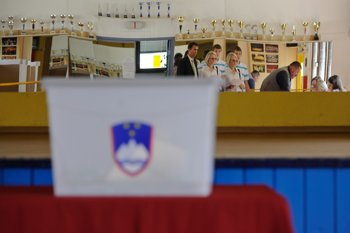 DVK zavrnila ugovor SDS o predčasnem glasovanju