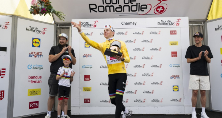 Pogačar z zmago na kraljevski etapi po Romandiji še utrdil skupno vodstvo 